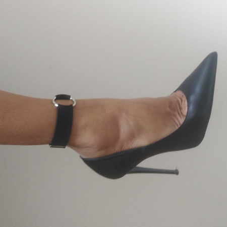 Black ankle bracelet with a silver ring
