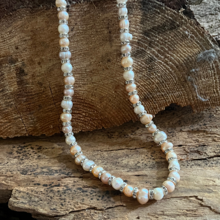 Elegant White and Pink Pearl Necklace with Crystals - Enhance Your Style