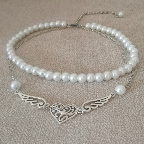 Pearl necklace with wings and heart