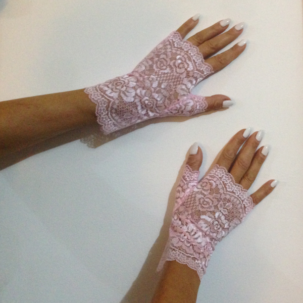 Розови дантелени ръкавици без пръсти