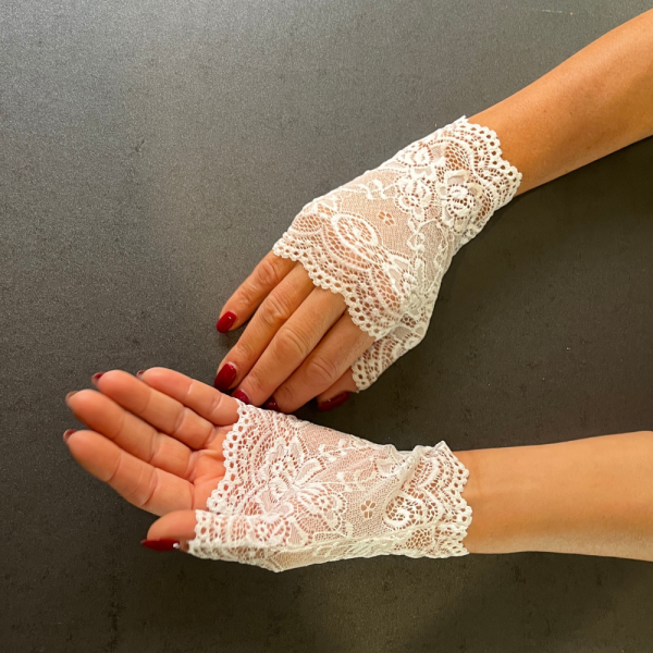 Elegant White Fingerless Gloves for Women - Style and Sophistication