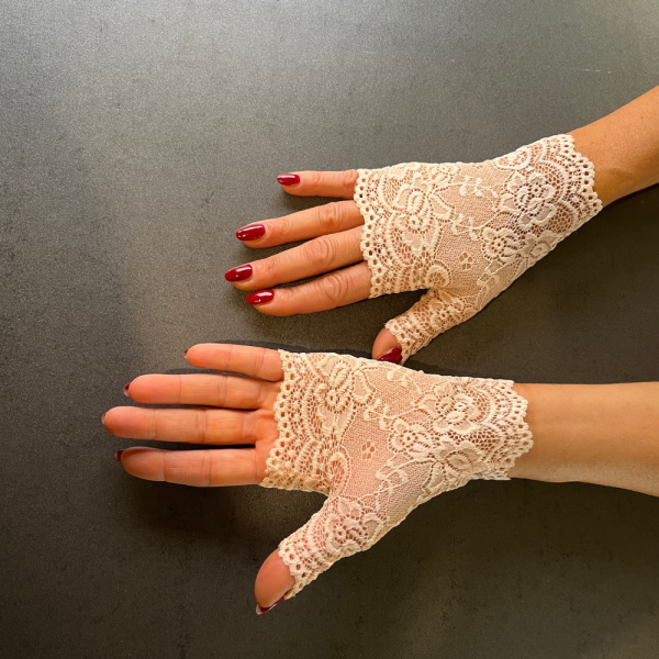 Mănuși Elegante pentru Femei fără Degete în Nuanța Prun - Stil și Confort