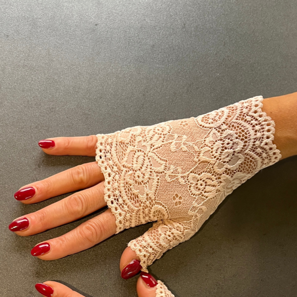 Mănuși Elegante pentru Femei fără Degete în Nuanța Prun - Stil și Confort