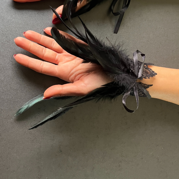 Elevate Your Look with our Feather Bracelet Set | Elegant Hand Accessories for Every Occasion