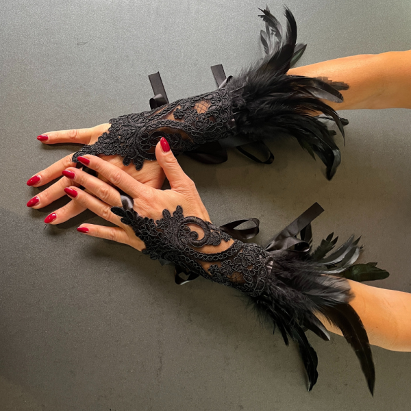 Elegant Lace Fingerless Gloves adorned with Green-Tinged Feathers | Elevate Your Ensemble! 