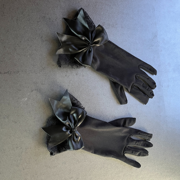 Formal Tulle Gloves with Lace Cuffs.