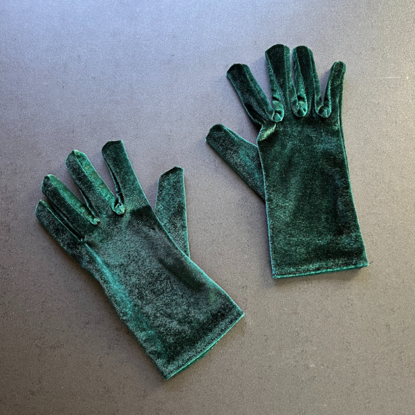 Short Velvet Women's Gloves in Green - Elegance and Refined Chic