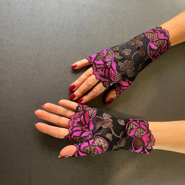 Chic Black and Cyclamen Lace Fingerless Gloves | Elegant Accessory
