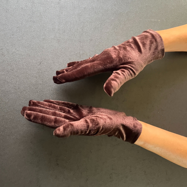 Elegant Short Plush Gloves in Brown
