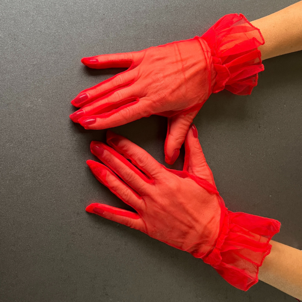 Mănuși Scurte din Tull în Culoarea Roșu - Eleganță și Stil cu KORSET BG