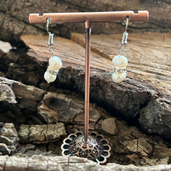 Elegant Women's Earrings with Natural White Pearls and Crystals