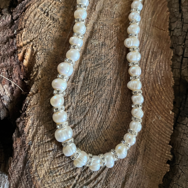 White Pearl Necklace with Crystals - Elevate Your Style!