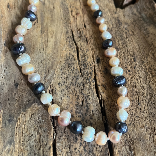 Elegant Multicolored Pearl Necklace - Natural Pearls for a Unique Style