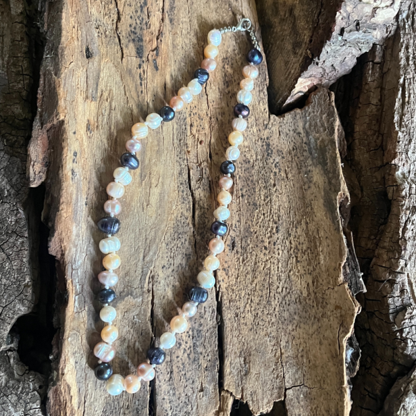 Elegant Multicolored Pearl Necklace - Natural Pearls for a Unique Style