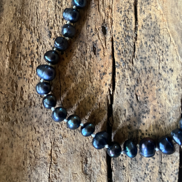 Elegant Blue Pearl Necklace - Natural Pearls for a Sophisticated Look