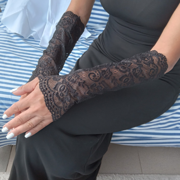 Black Floral Lace Fingerless Gloves for an Elegant Touch