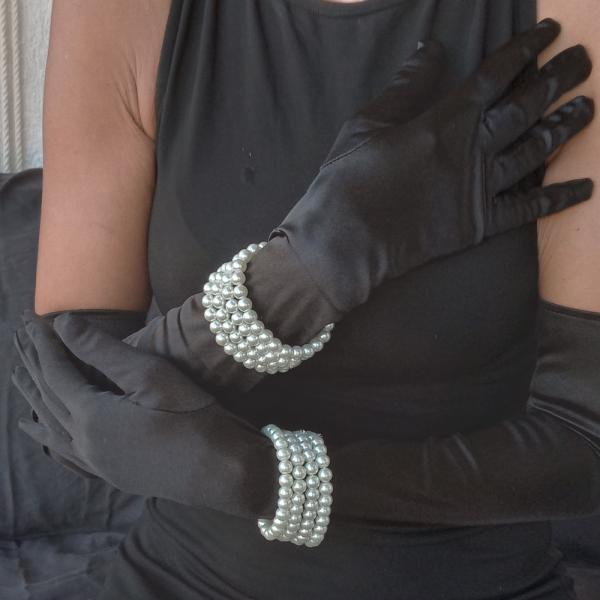 Black Satin Gloves with 8 Pearl Bracelets – Elegance and Style for Any Occasion