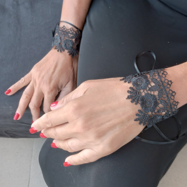 Elegant Black Lace Bracelet Set – Handmade