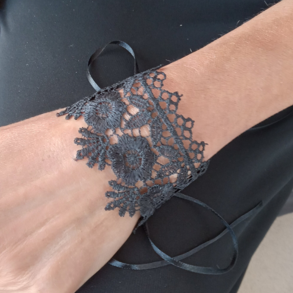 Elegant Black Lace Bracelet Set – Handmade