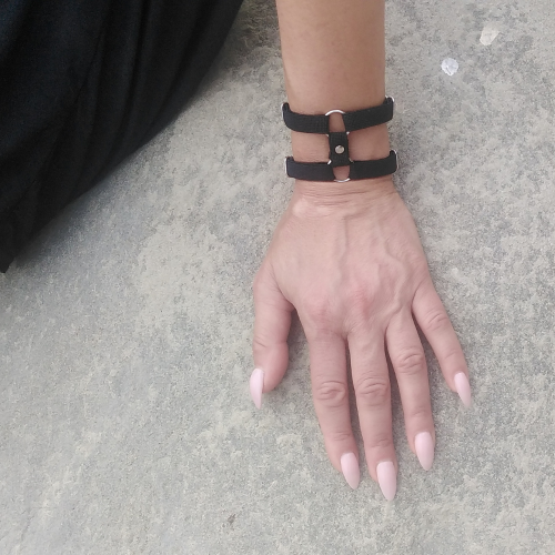 Handcrafted Black Harness Bracelet - Manual Elegance and Effortless Comfort