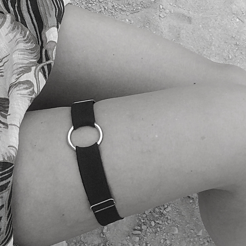  Black thigh garter with a silver hoop