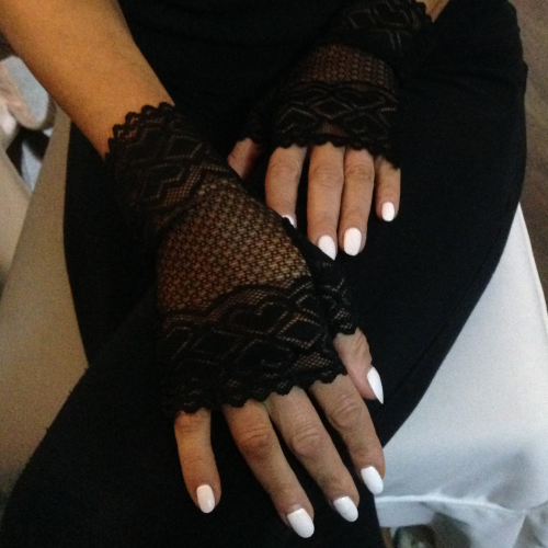 Mănuși Fără Degete Elegante din Dantelă Neagră - Eleganță și Rafinament