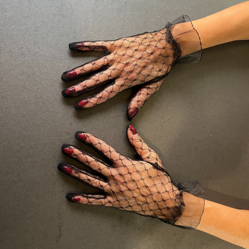 Short transparent gloves made of black tulle