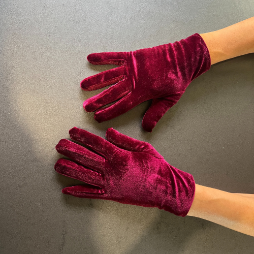Short Velvet Gloves in Bordeaux - Add Elegance to Your Style