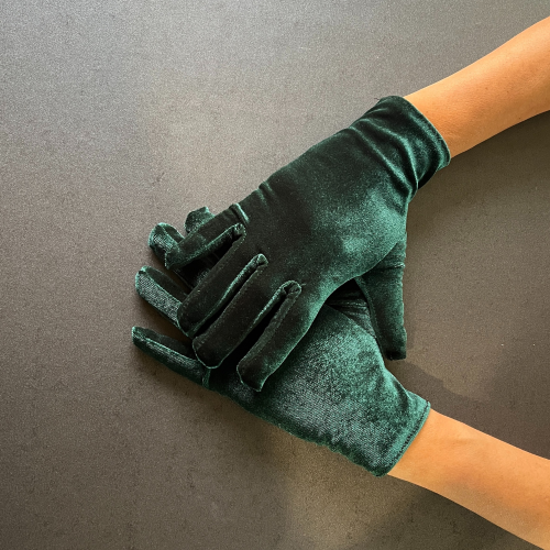 Къси Дамски Ръкавици от Зелен Плюш  - - Елегантност и Удобство 