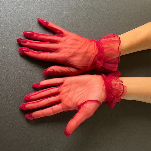 Elegant Short Burgundy Tulle Gloves - Refinement and Comfort in One Product