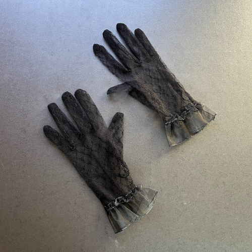 Short transparent gloves made of black tulle