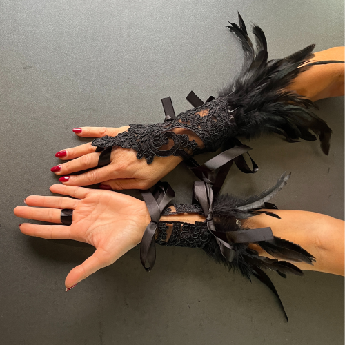 Elegant Lace Fingerless Gloves adorned with Green-Tinged Feathers | Elevate Your Ensemble! 