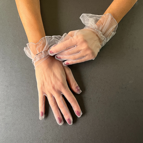 Elegant Short Light Gray Women's Tulle Gloves - Refined Accent for Your Style!