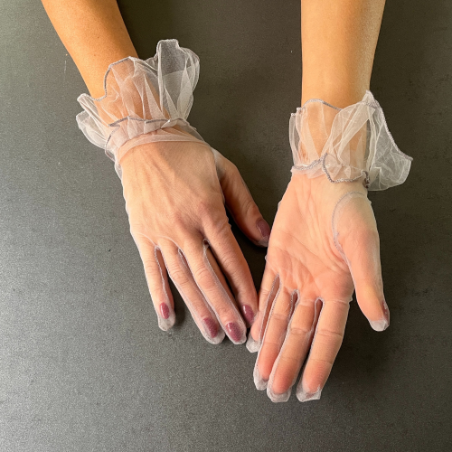 Elegant Short Light Gray Women's Tulle Gloves - Refined Accent for Your Style!