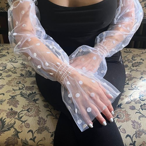 Елегантни дълги булчински ръкавици без пръсти с бели точки