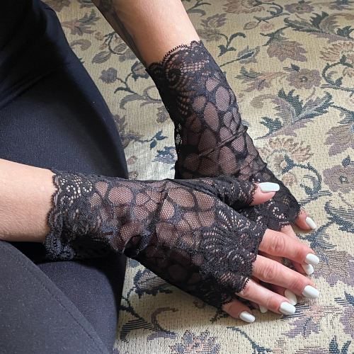 Luxury Black Lace Fingerless Women's Gloves
