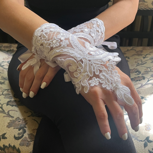Bridal Hand Accessories: White Lace Fingerless Gloves