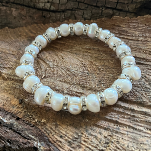 Elegant Bracelet with Natural White Pearls and Crystals
