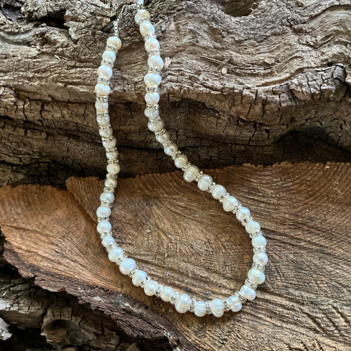 White Pearl Necklace with Crystals - Elevate Your Style!
