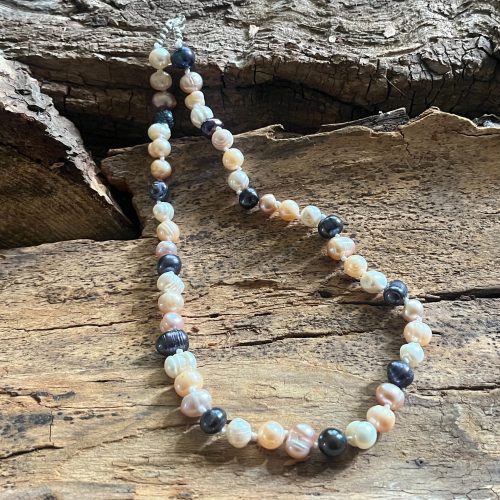 Elegant Multicolored Pearl Necklace - Natural Pearls for a Unique Style