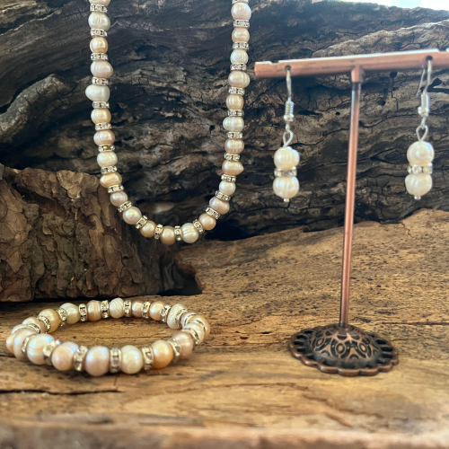 Перлени бижута комплект огърлица, гривна и обици с кристали с естествени перли