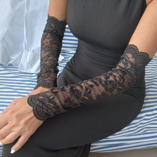  Elegant Black Lace Fingerless Gloves with Floral Pattern