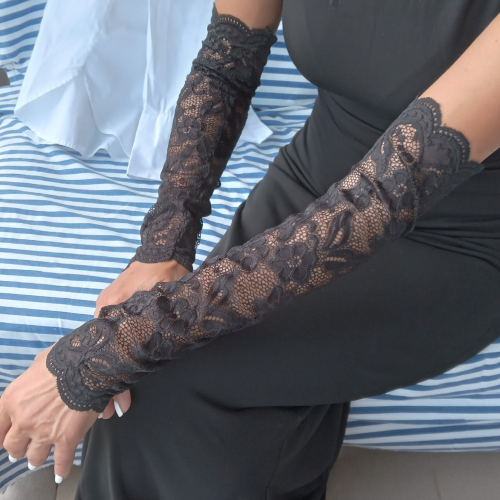  Elegant Black Lace Fingerless Gloves with Floral Pattern